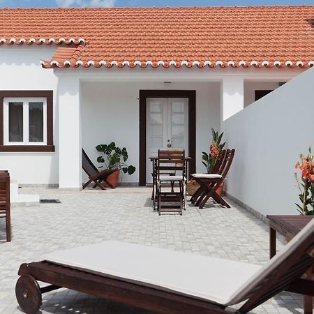 Azenhas Do Mar Roadside House Villa โกลาเรส ภายนอก รูปภาพ