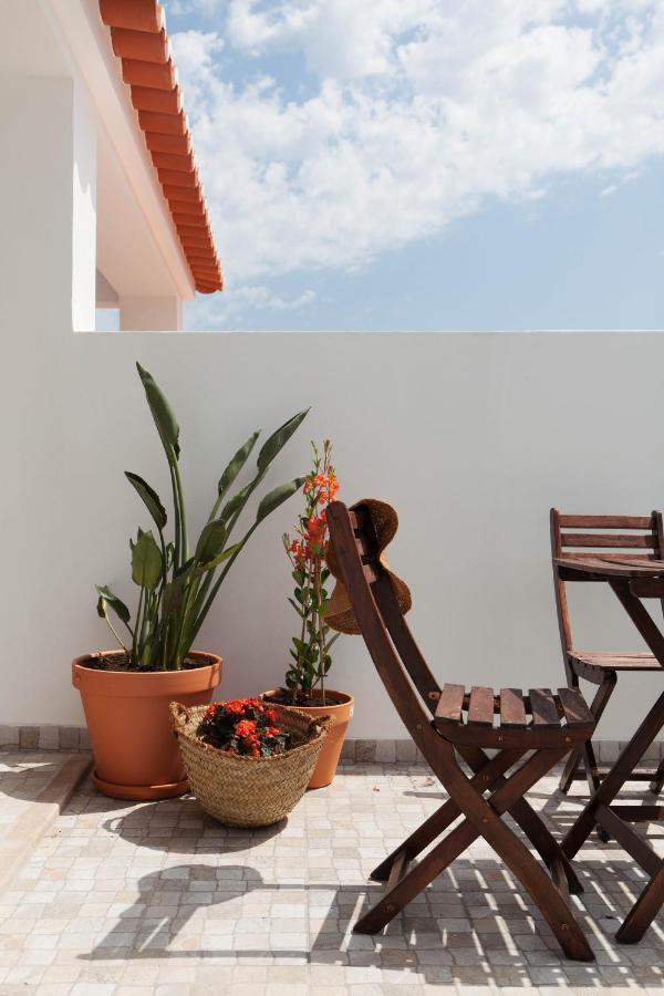 Azenhas Do Mar Roadside House Villa โกลาเรส ภายนอก รูปภาพ