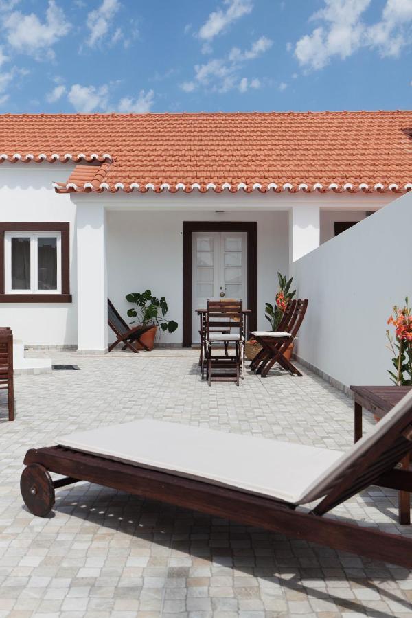 Azenhas Do Mar Roadside House Villa โกลาเรส ภายนอก รูปภาพ