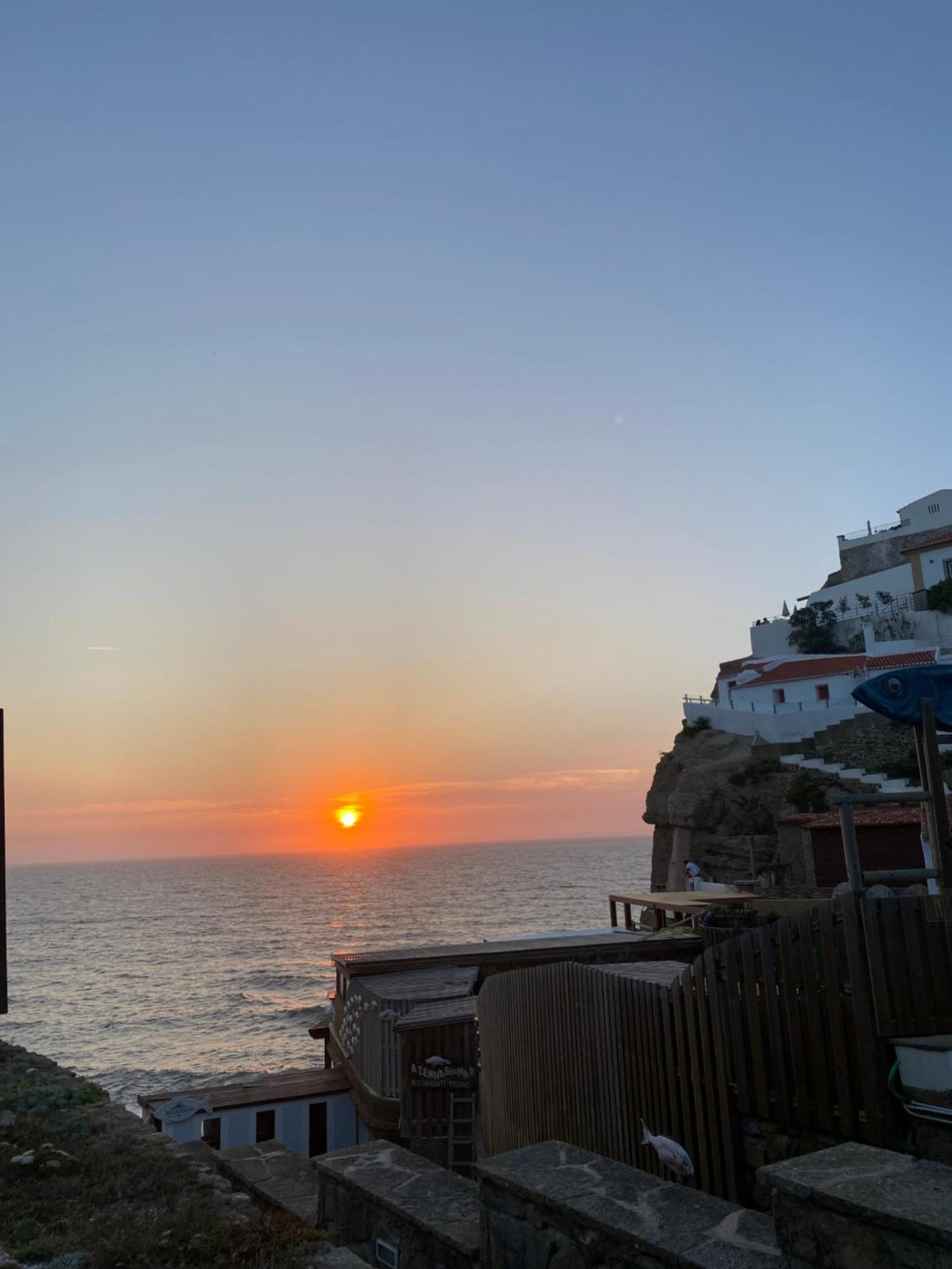 Azenhas Do Mar Roadside House Villa โกลาเรส ภายนอก รูปภาพ
