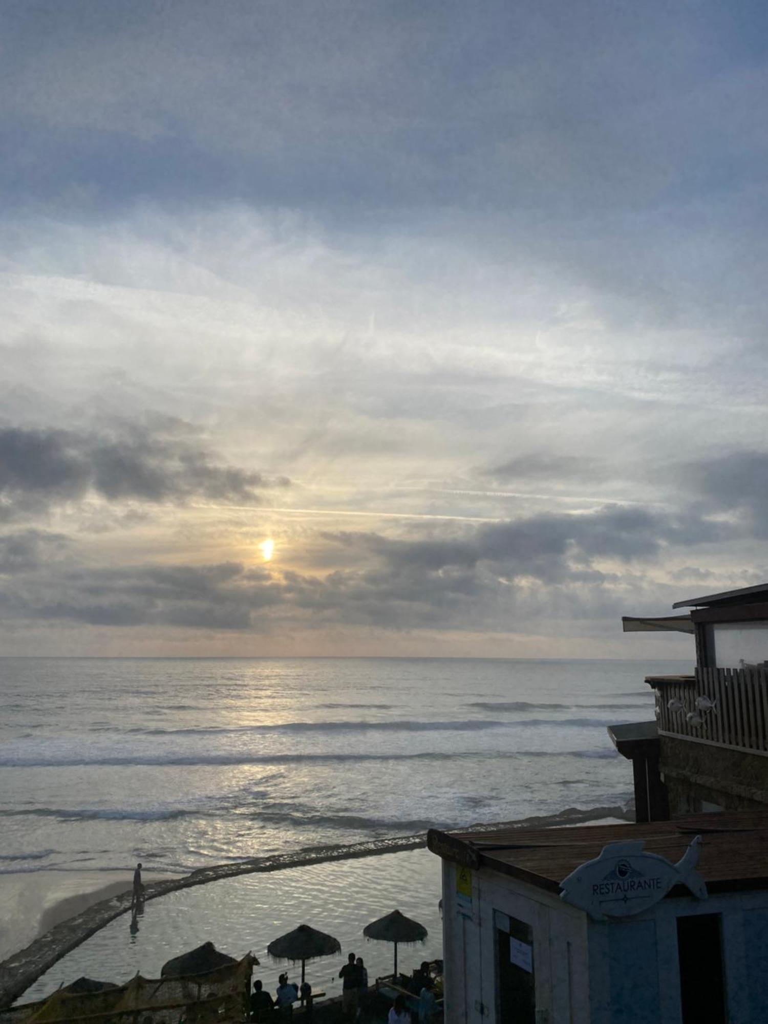 Azenhas Do Mar Roadside House Villa โกลาเรส ภายนอก รูปภาพ